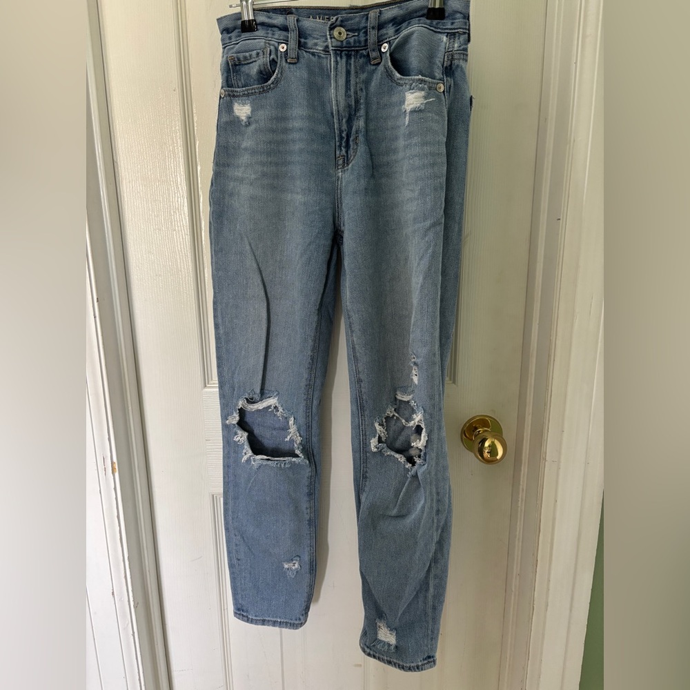 American Eagle Outfitters Light Blue Distressed Cropped Jeans